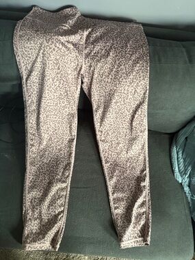 Mono B Taupe Leopard Print Capris